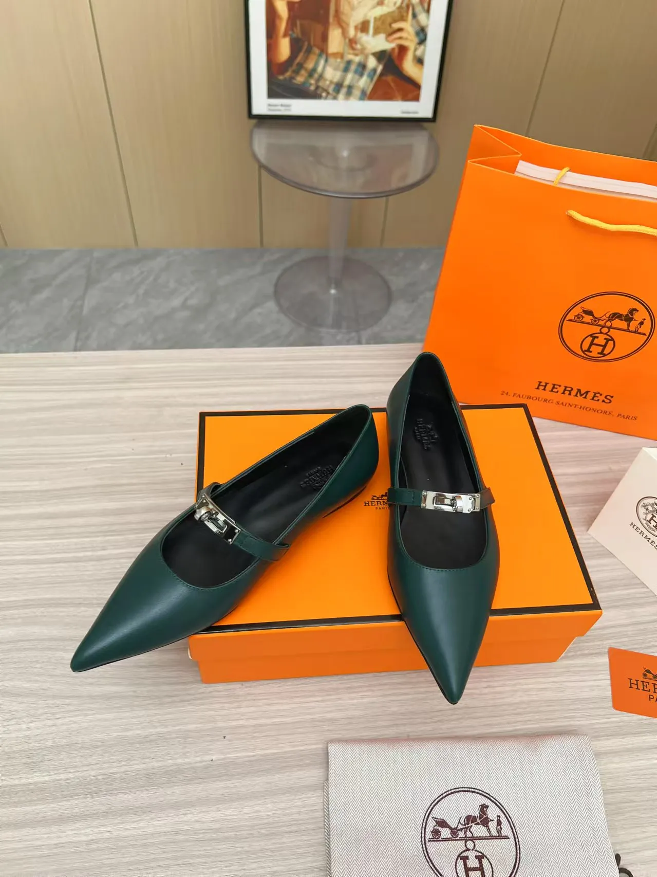 👟👟Ex-factory price 520👟👟, 2025 top product Hermes new genuine handmade shoes, purely handmade, a must-collect item! The perfect holiday accessory! Our pursuit of quality products is always the best! Don't give in! Comfort and originality, not following trends, and not deliberately expressing oneself are the consistent pursuits of Hermes and its fans! [Material] Upper: top layer leather, lining: genuine leather. Size 35-42